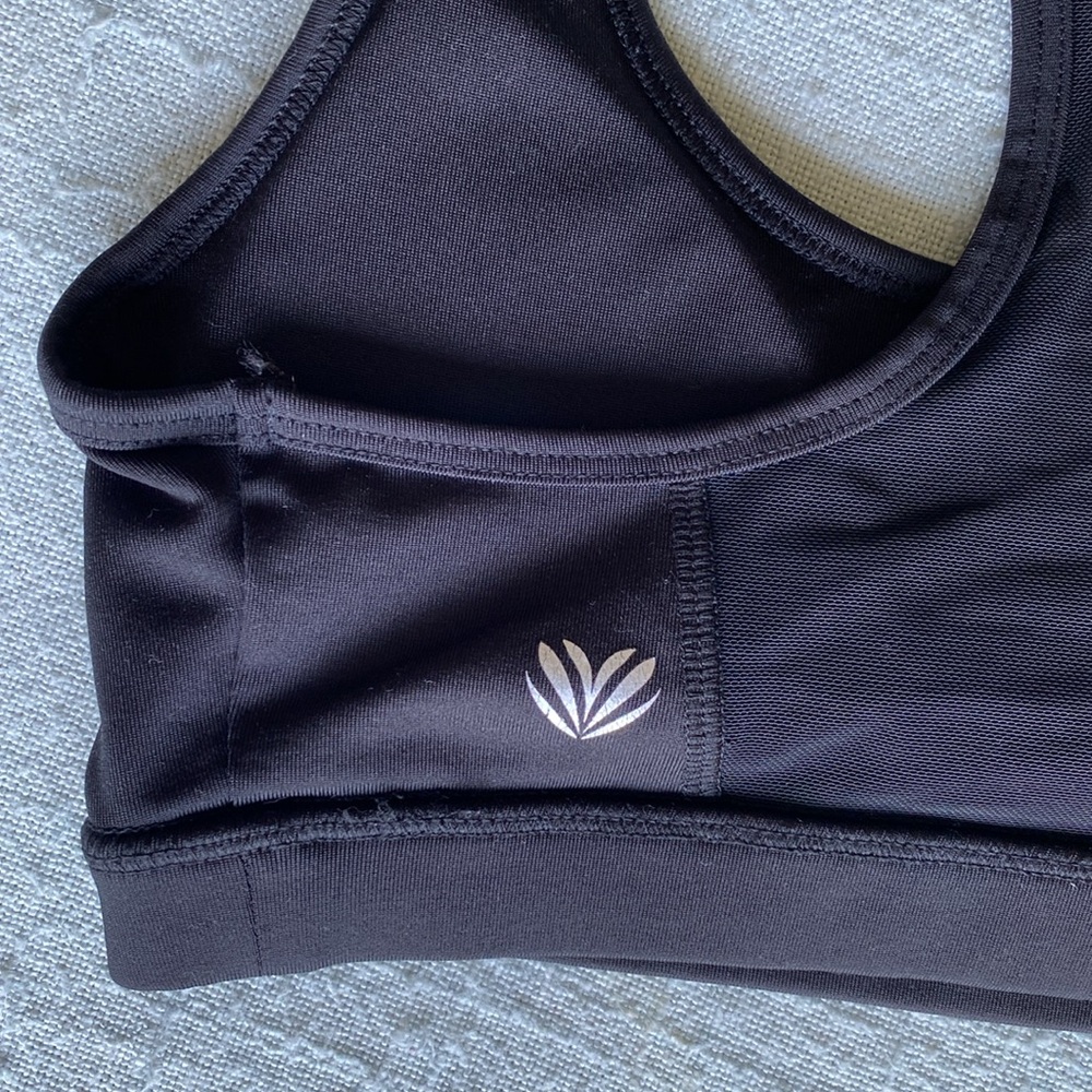 🌼 Forever 21 sports bra with mesh detail - Picture 4 of 6